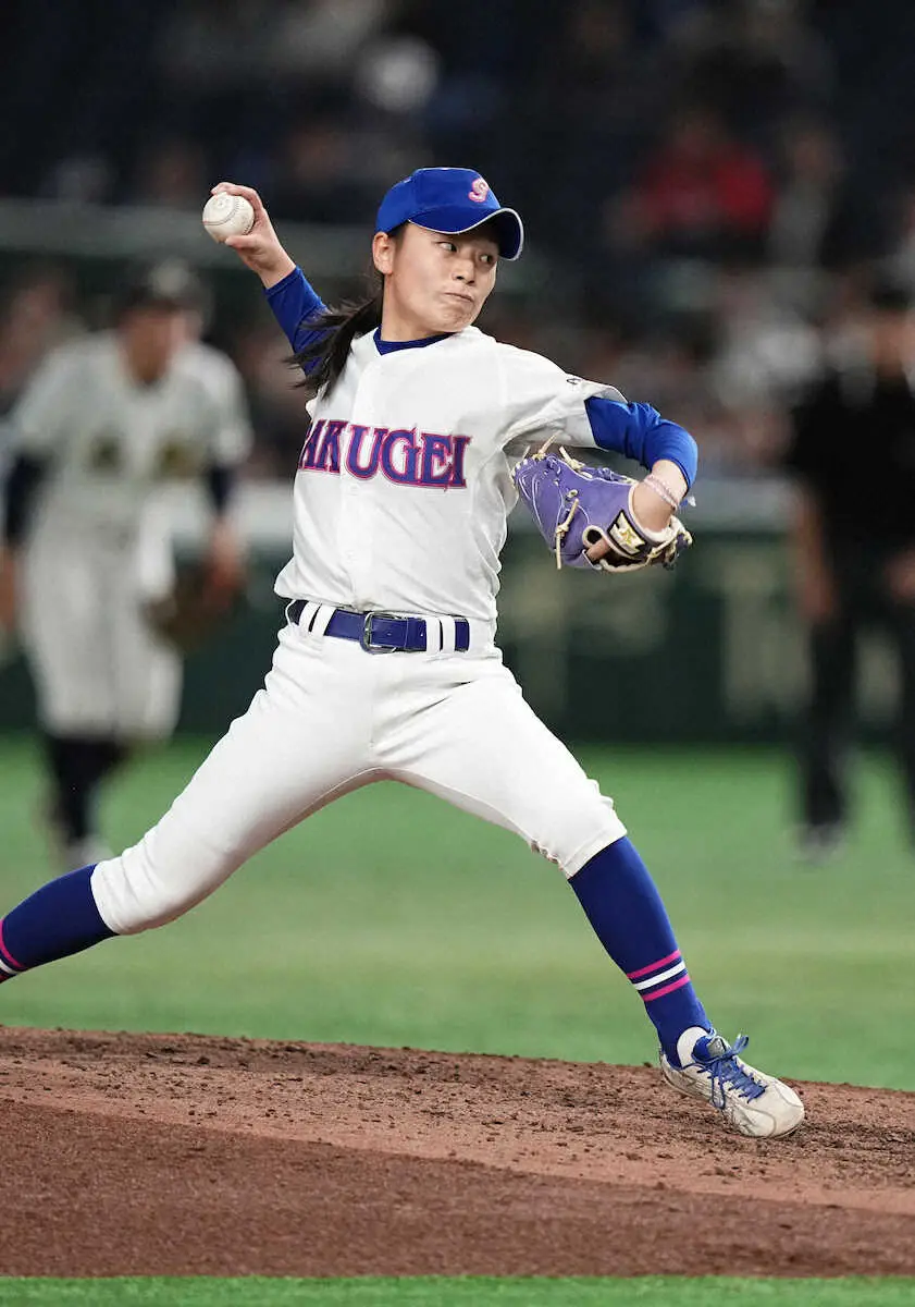 高校野球女子選抜・KOBE CHIBEN＞試合を笑顔で振り返る（左から