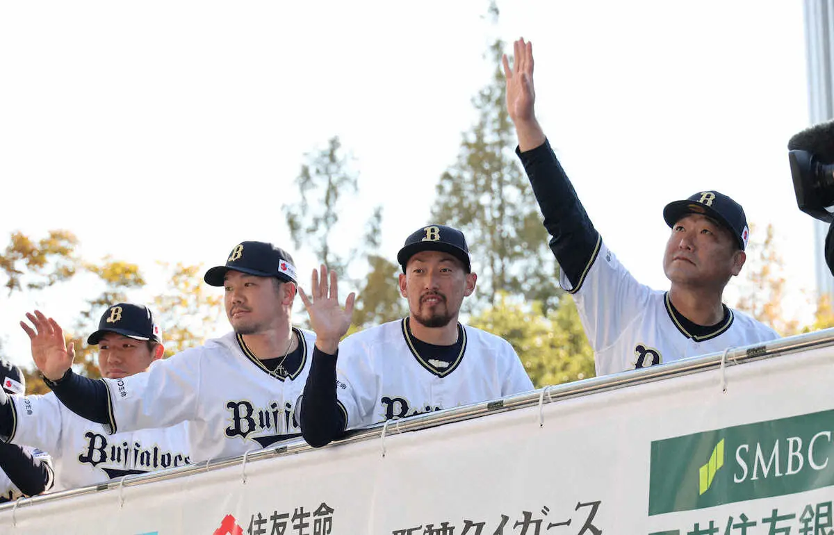 【画像・写真】阪神の神戸Vパレード　メキシコからの観光客驚く「有名な祭りか？」