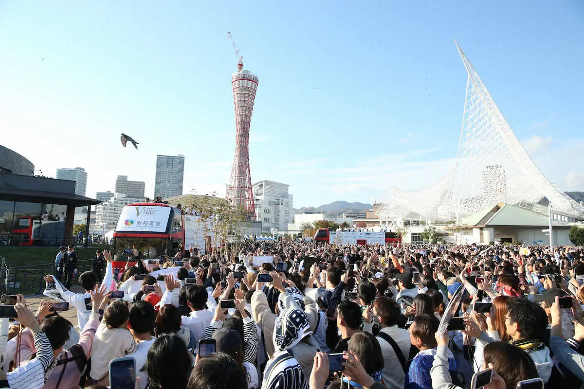 【画像・写真】阪神＆オリックス　同日Vパレードに合計100万人！大熱狂の神戸と大阪は人人人！！
