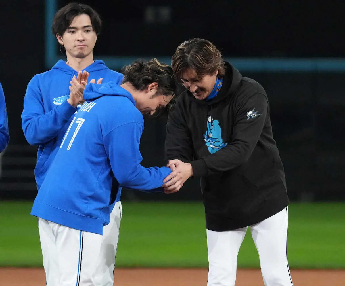 【画像・写真】日本ハム・新庄監督　来季開幕投手をファンにサプライズ発表「伊藤大海君でいきたい」