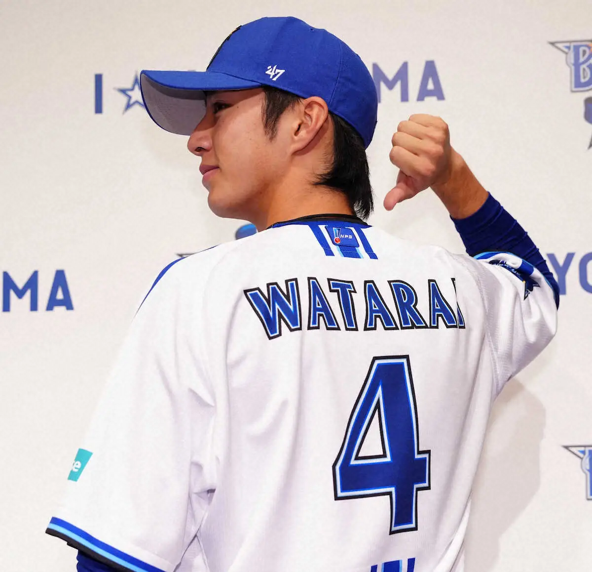 【画像・写真】DeNAドラ1・度会　父＆兄と同じ背番号4で誓う「トリプルスリーを獲れる選手に」