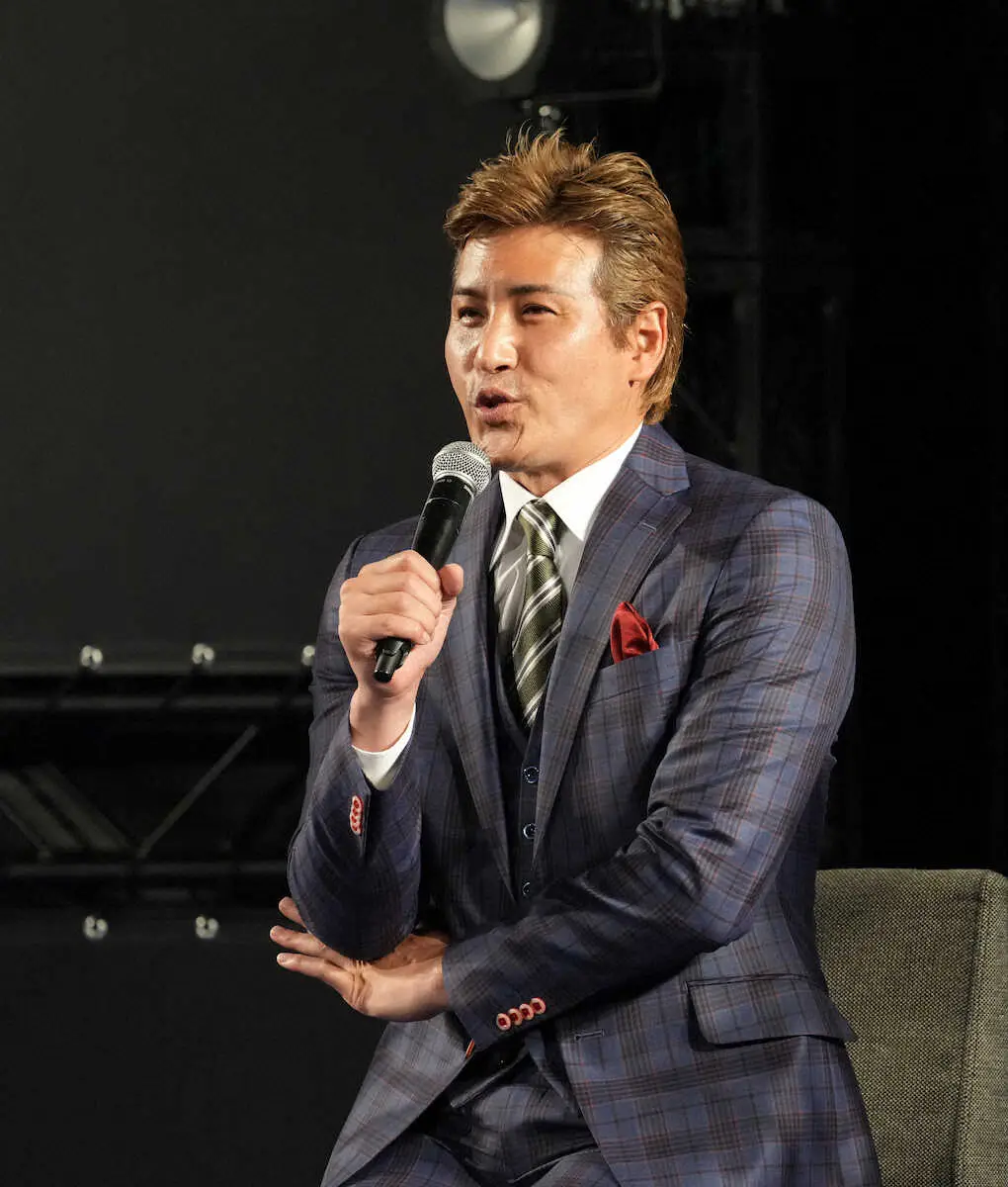 【画像・写真】日本ハム球団納会で井川オーナー激励「勝負は来年」　新庄監督はオリから新加入の黒木に「まずは先発で」
