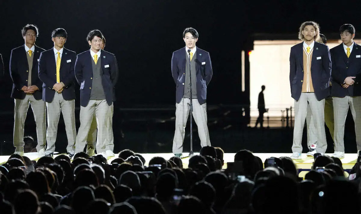 【画像・写真】ソフトB・周東が新選手会長　ファン感謝イベント「鷹奉祭」で発表