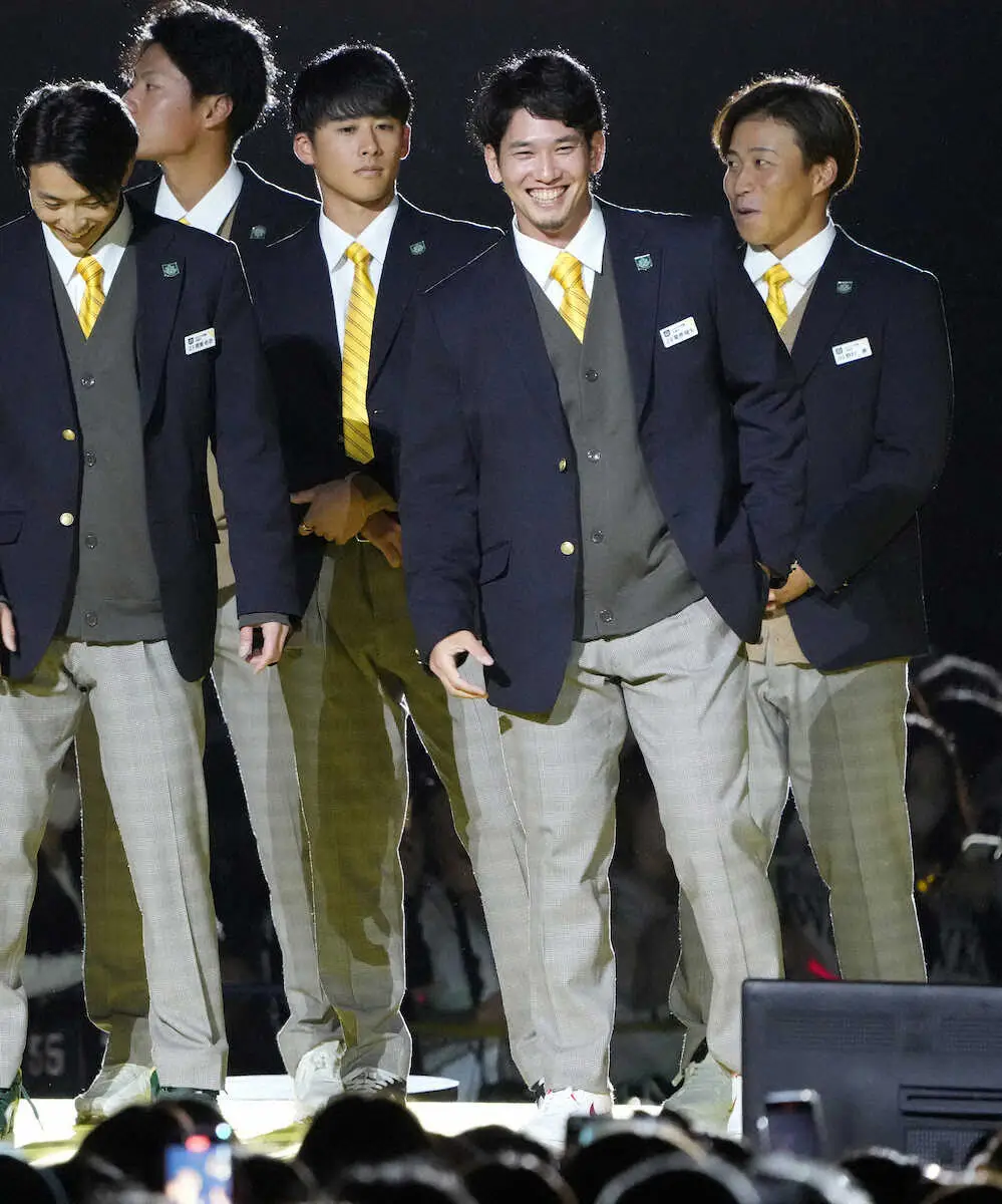 【画像・写真】ソフトB・栗原が結婚を発表　お相手はインスタフォロワー41万人の超人気モデル・愛甲千笑美