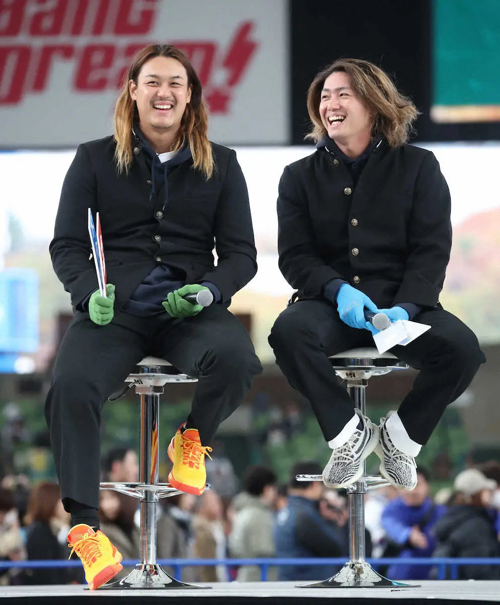 【画像・写真】光成＆今井に続け!　西武・古市　ZAZYコスプレでロンゲ部合格