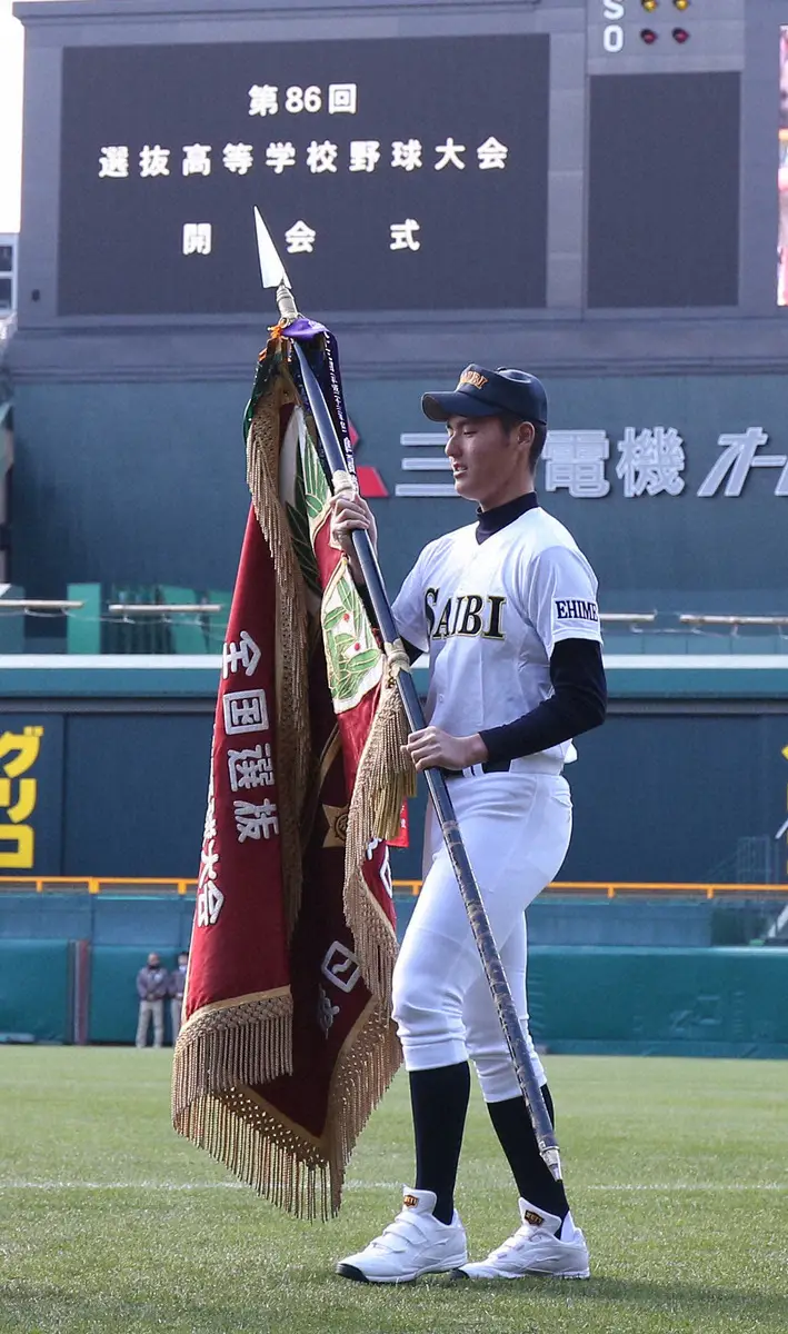 【画像・写真】主将として準優勝旗返還のため、甲子園に戻ってきた済美・安楽（2014年3月21日撮影）