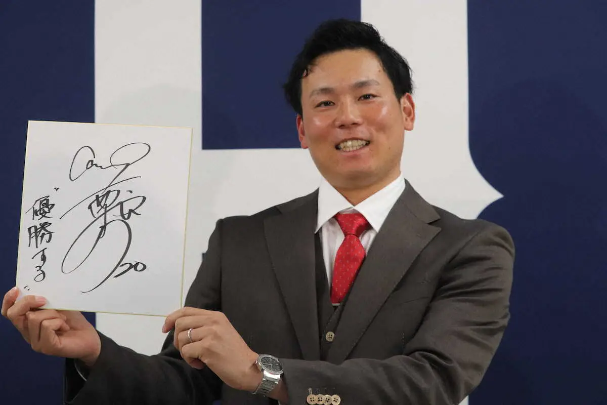 【画像・写真】広島・栗林　1億1500万円でサイン「大台に乗れてうれしい」　森下に並ぶ球団最速で大台突破