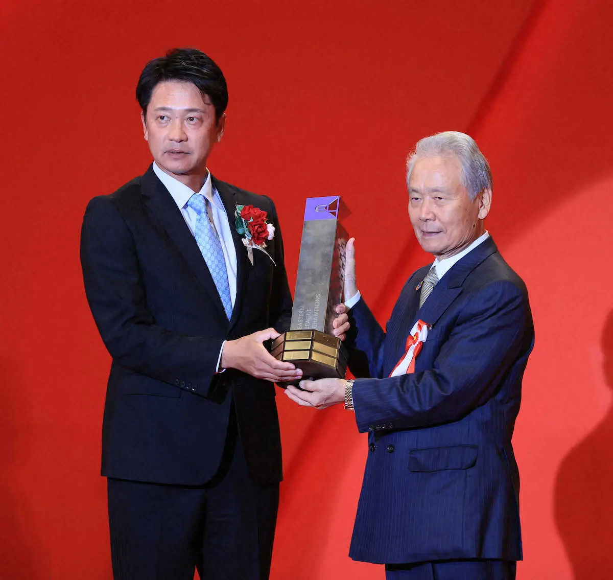 【画像・写真】【NPB　AWARDS】イ、ウ優勝の巨人・二岡2軍監督＆ソフトバンク・小久保2軍監督　あいさつ全文