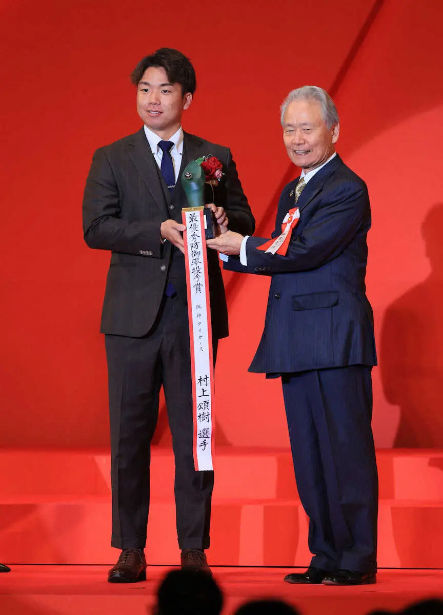 【画像・写真】セ新人王の阪神・村上頌樹　10勝＆防御率1・75「技術、メンタル面両方で成長した」