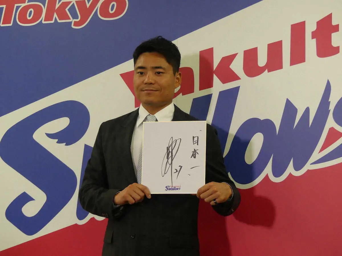 【画像・写真】ヤクルト・中村　現状維持で契約更改　捕手の責任痛感し3年ぶり「日本一」誓う　