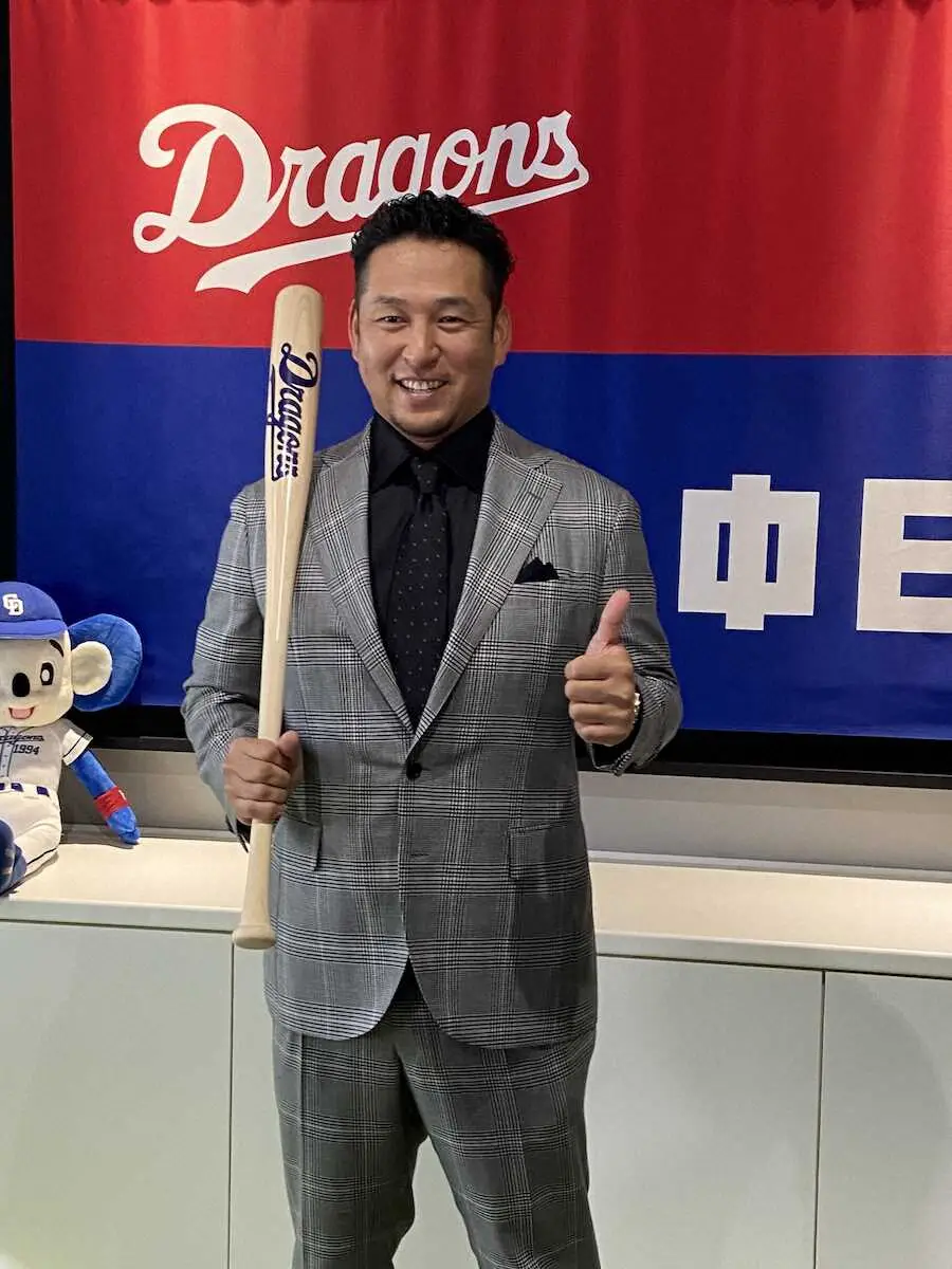 【画像・写真】前巨人・中島が中日入団会見「心機一転また勝負できる…気持ちもワクワク、プレーできる喜び大きい」