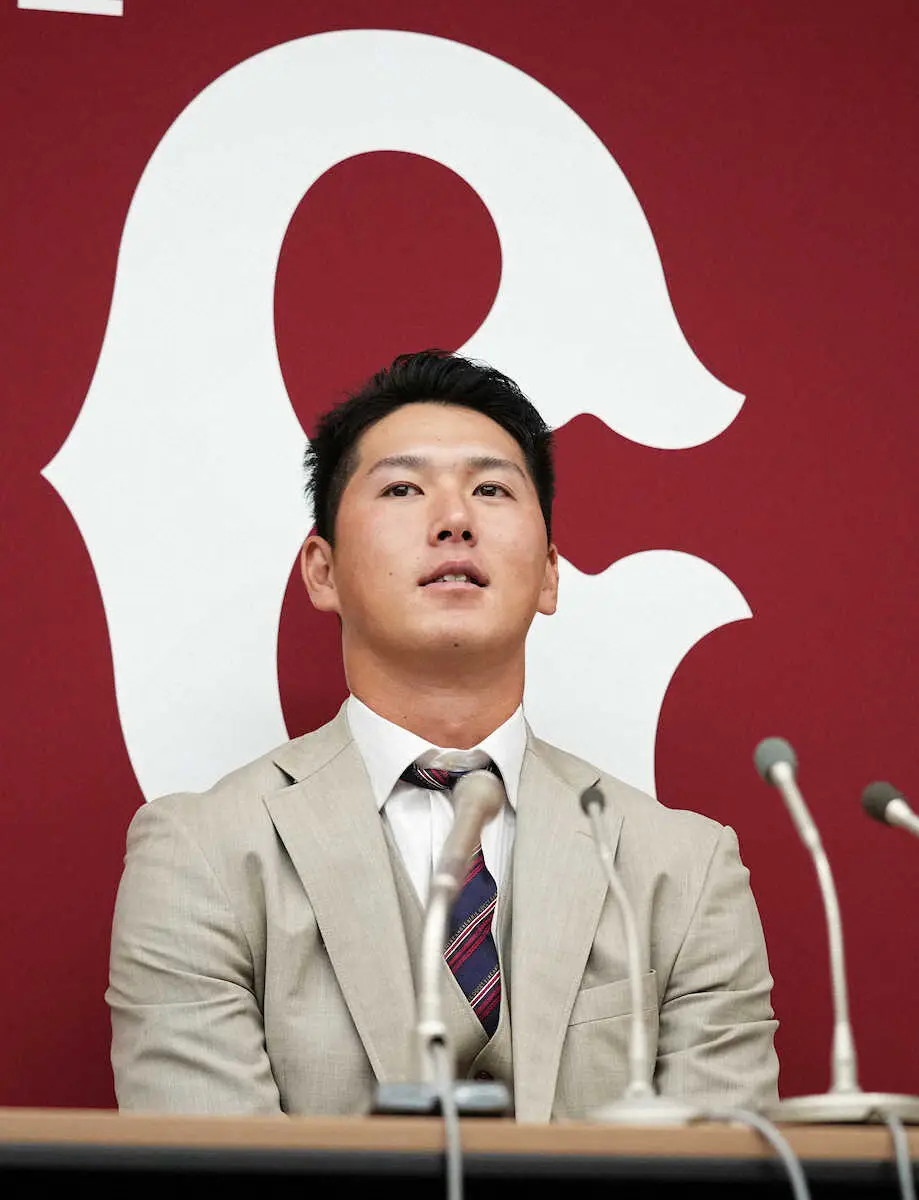 【画像・写真】巨人・秋広　2620万円増の年俸3250万円でサイン　今季は4打席足りず…来季目標は全試合出場