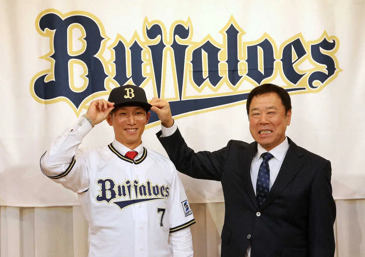 【画像・写真】オリックスにFA移籍の西川龍馬が入団会見　高校の先輩・吉田正尚の「背番号7」継承「重たいなと」