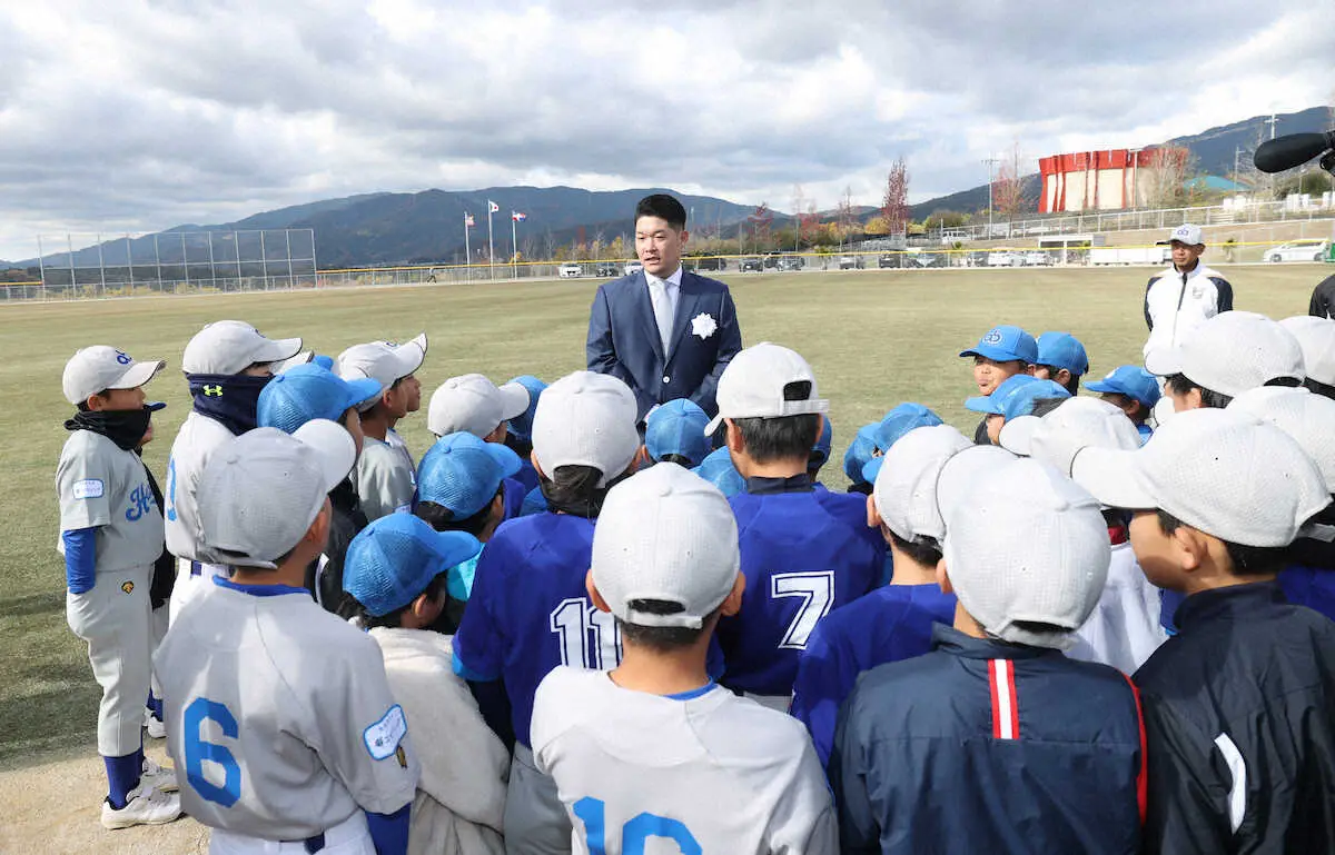 【画像・写真】筒香　自費で建設の野球施設竣工式出席「世界で活躍できるような人材を」