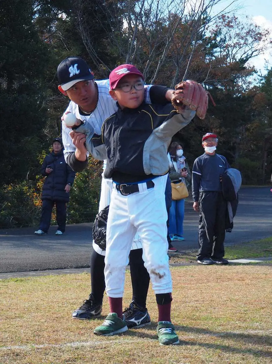 【画像・写真】ロッテ・佐藤都、故郷の小学生に“プロの技”披露「自分自身も原点に帰ることできた」