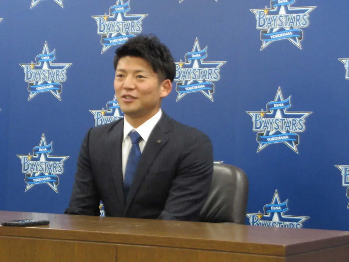 【画像・写真】DeNA・西浦　移籍2年目は「とにかく1軍に定着」　現状維持でサイン