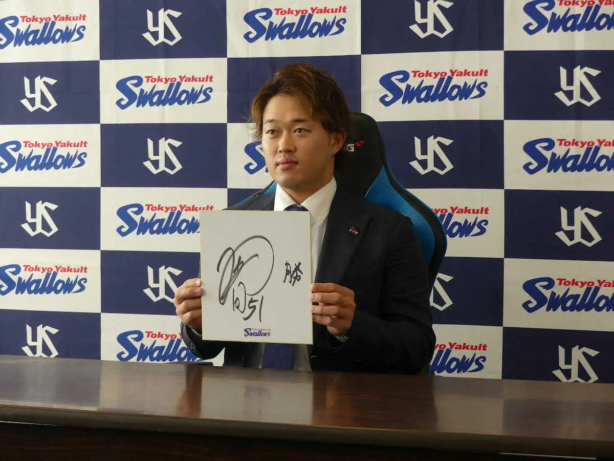 【画像・写真】ヤクルト浜田　オフは内川氏に学び外野レギュラー獲りに意欲　700万円増の年俸2000万円で更改