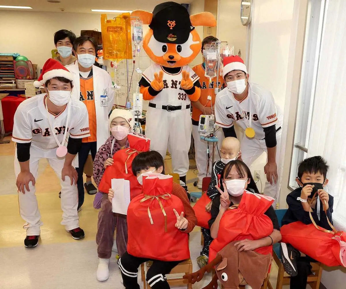 【画像・写真】巨人・菅野、中川が東海大病院で子供たちと交流「現役でいられる限りは続けたい」
