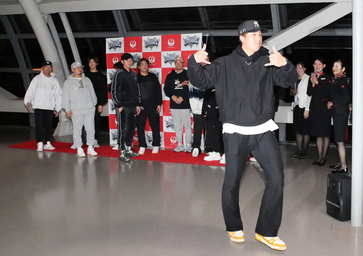 【画像・写真】オリックス　27年ぶりV旅行出発　選手16人含む総勢約170人参加