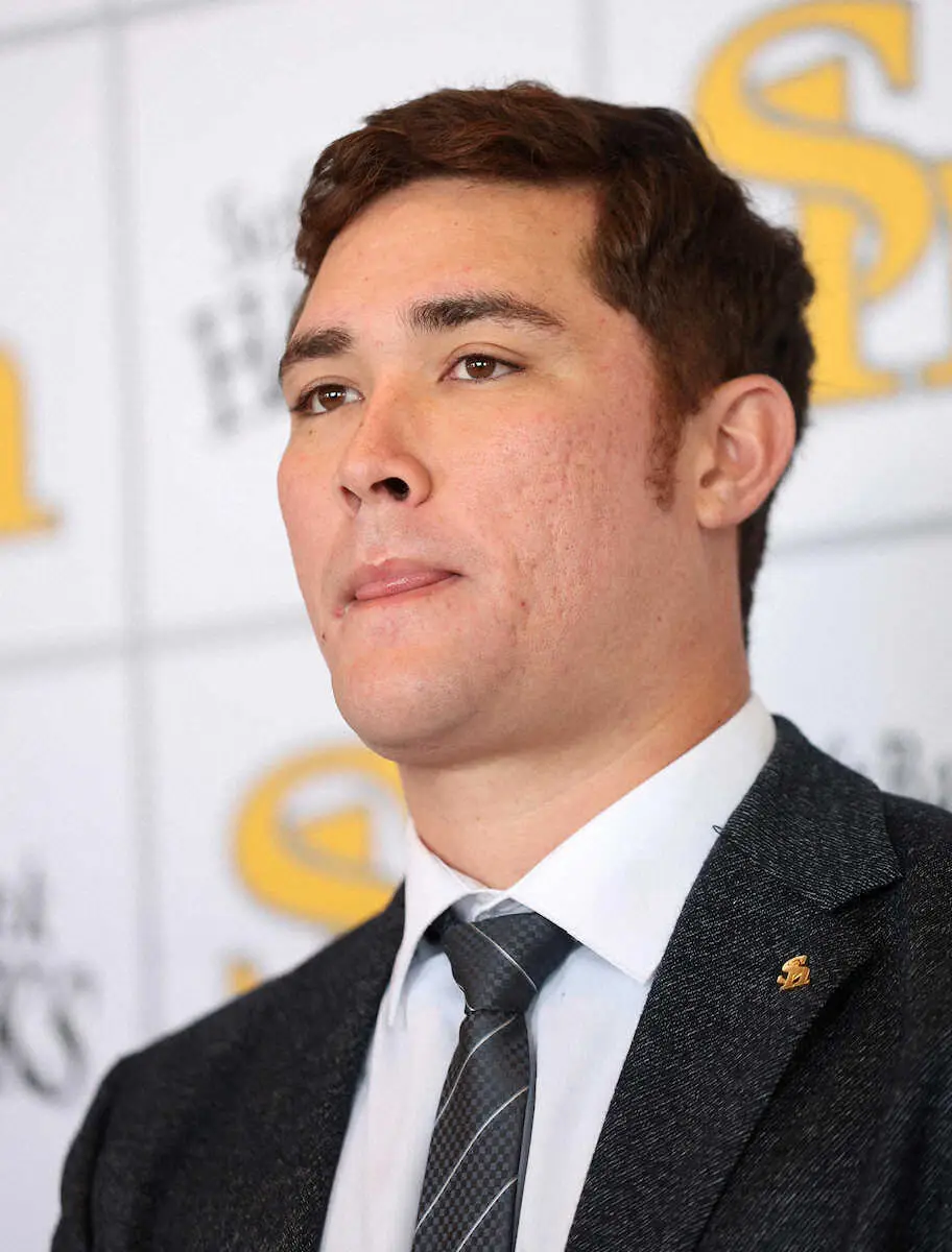 【画像・写真】ソフトBリチャード、本塁打王＆小久保監督の胴上げ誓う　現状維持1000万円でサイン