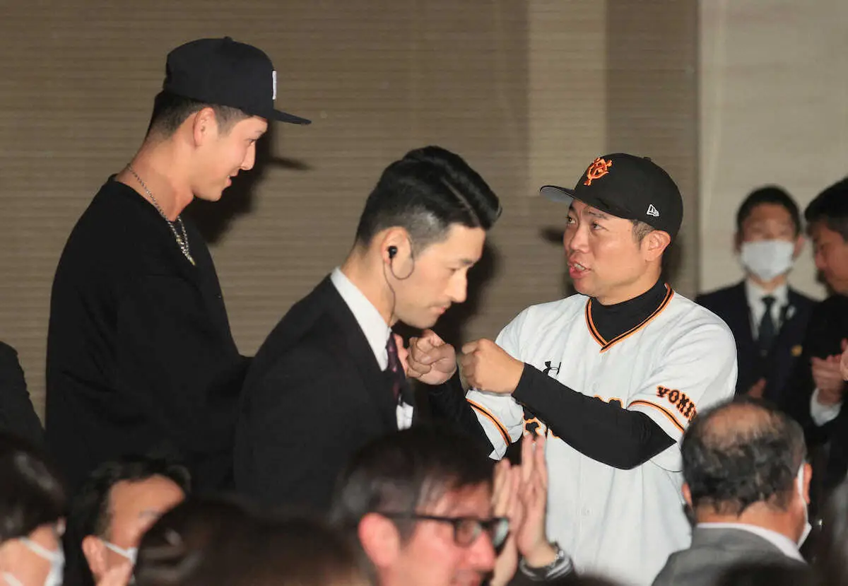 【画像・写真】巨人・秋広がトークショー出演　山瀬のいきなりの“暴露”に苦笑い　ブレーク実感秘話も