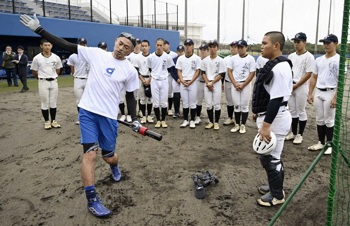 【画像・写真】イチロー氏　沖縄・宮古で高校生指導　“離島から聖地へ”の思いに応えた　旭川東に続いて通算8校目