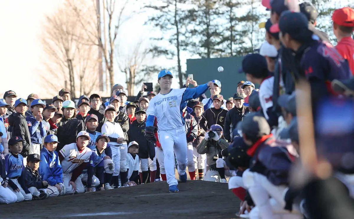 【画像・写真】花咲徳栄OB野球教室　日本ハムからソフトバンク移籍の長谷川も参加　野村との対決は「真っ向勝負」