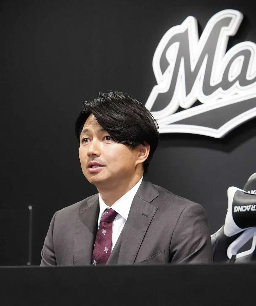 【画像・写真】ロッテ・唐川　35％ダウンでサイン「悔しいというか、情けない」　来季は先発に再挑戦も