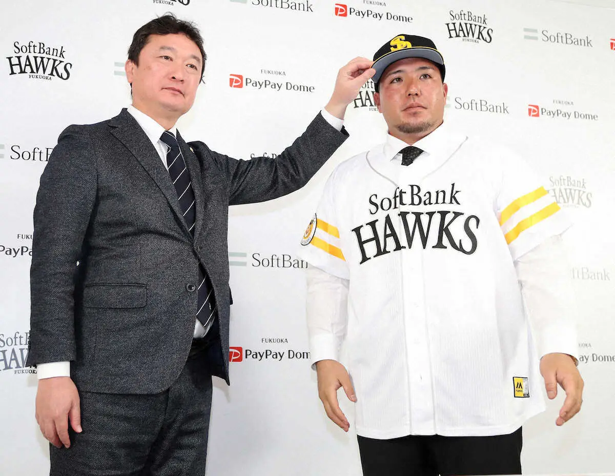 【画像・写真】異例ずくめの入団会見　発表からわずか2時間後、ペイペイドーム内の手狭な一室