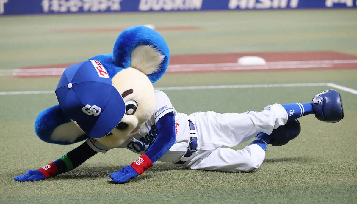 【画像・写真】中日のドアラが117グラム減の食パン500グラムで契約更改「まあまあの、さがりはば。かなりキツイ」