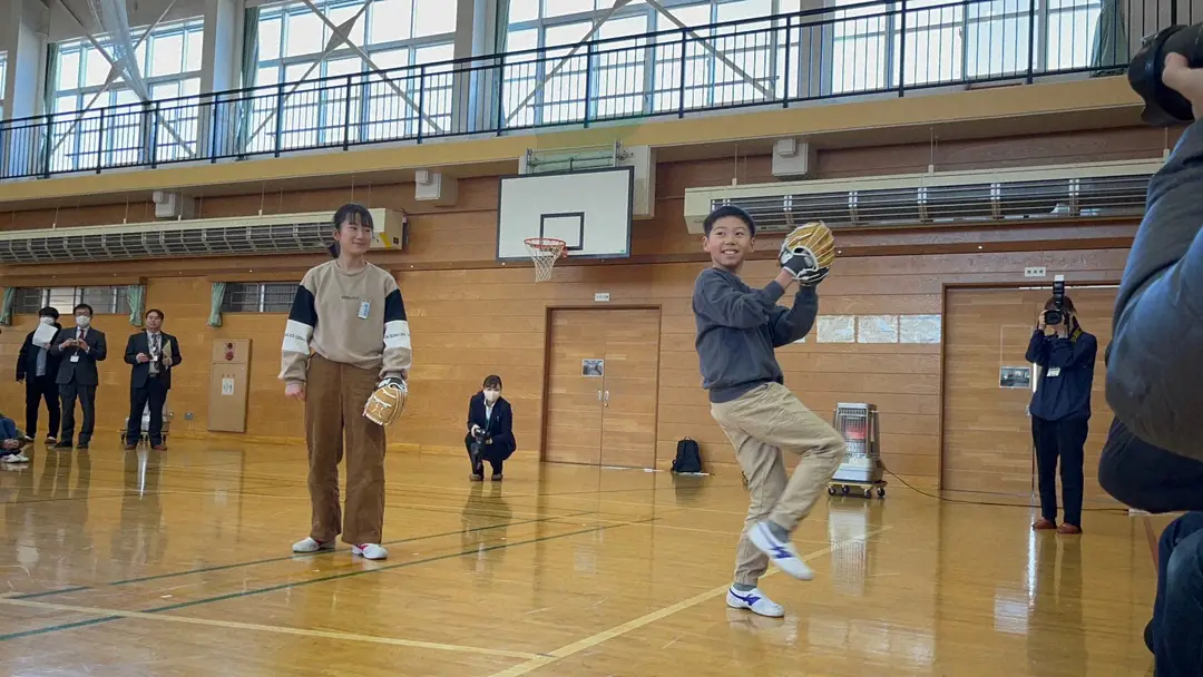 【画像・写真】大谷翔平が寄贈のグラブ　母校・奥州市立姉体小学校でお披露目「ありがとう！頑張れ！」先輩に感謝とエール