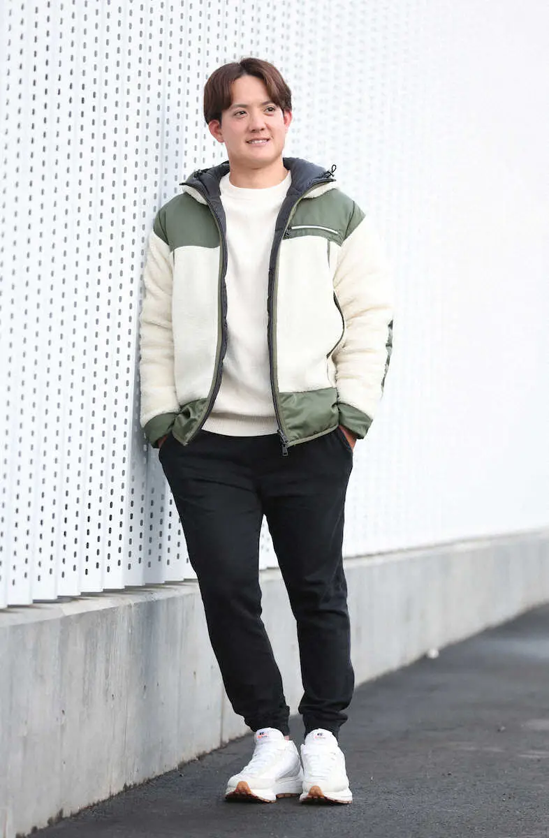 【画像・写真】西武・与座は上着にこだわる下手投げ右腕　緑の入ったアウターに初挑戦　コーデは年重ねるごとにシンプルに
