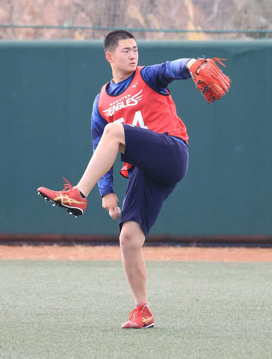 【画像・写真】楽天ドラ3・日当　新人選手プレ練習で唯一の短パン「気合が入る」