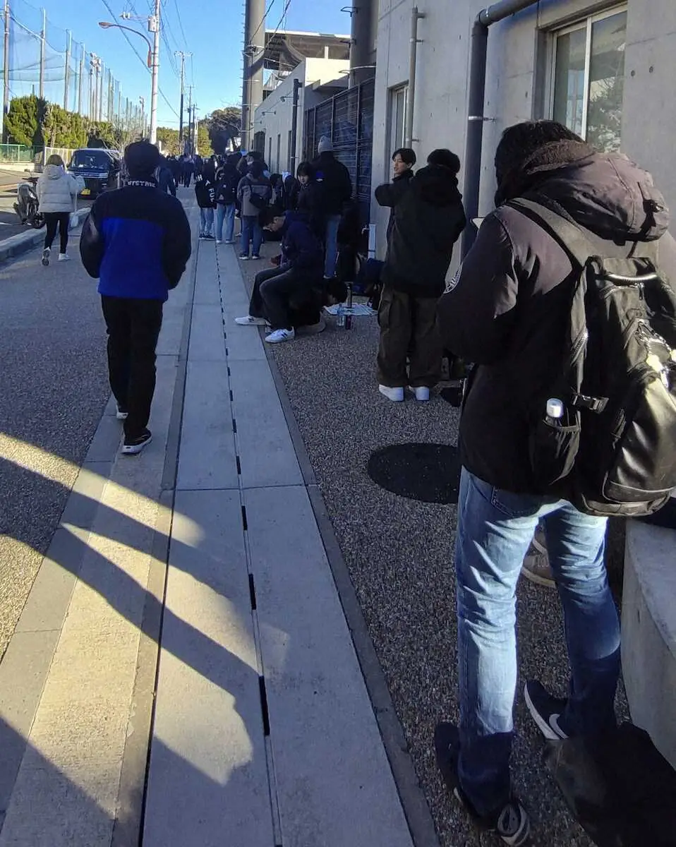 【画像・写真】DeNA「ドック」に度会フィーバー到来！早朝からグッズ売り場に300人を超える長蛇の列！