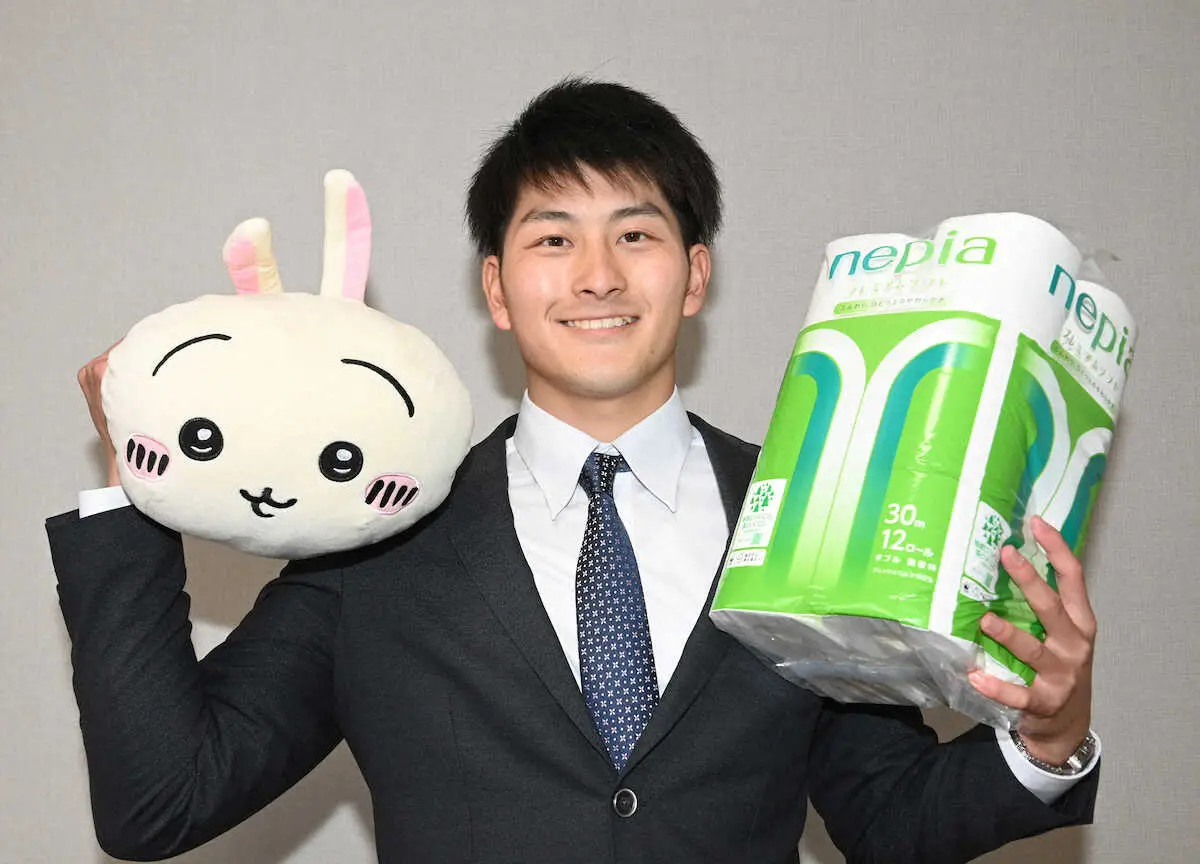 【画像・写真】オリ・ドラ5高島　トイレットペーパーで頓宮さんの心つかむ!?　王子の看板製品を大量持参して入寮