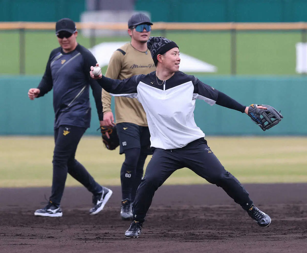 【画像・写真】阪神・チーム「糸原組」の糸原、大山、小野寺が自主トレ公開　大山「いい準備をしてキャンプを迎えたい」