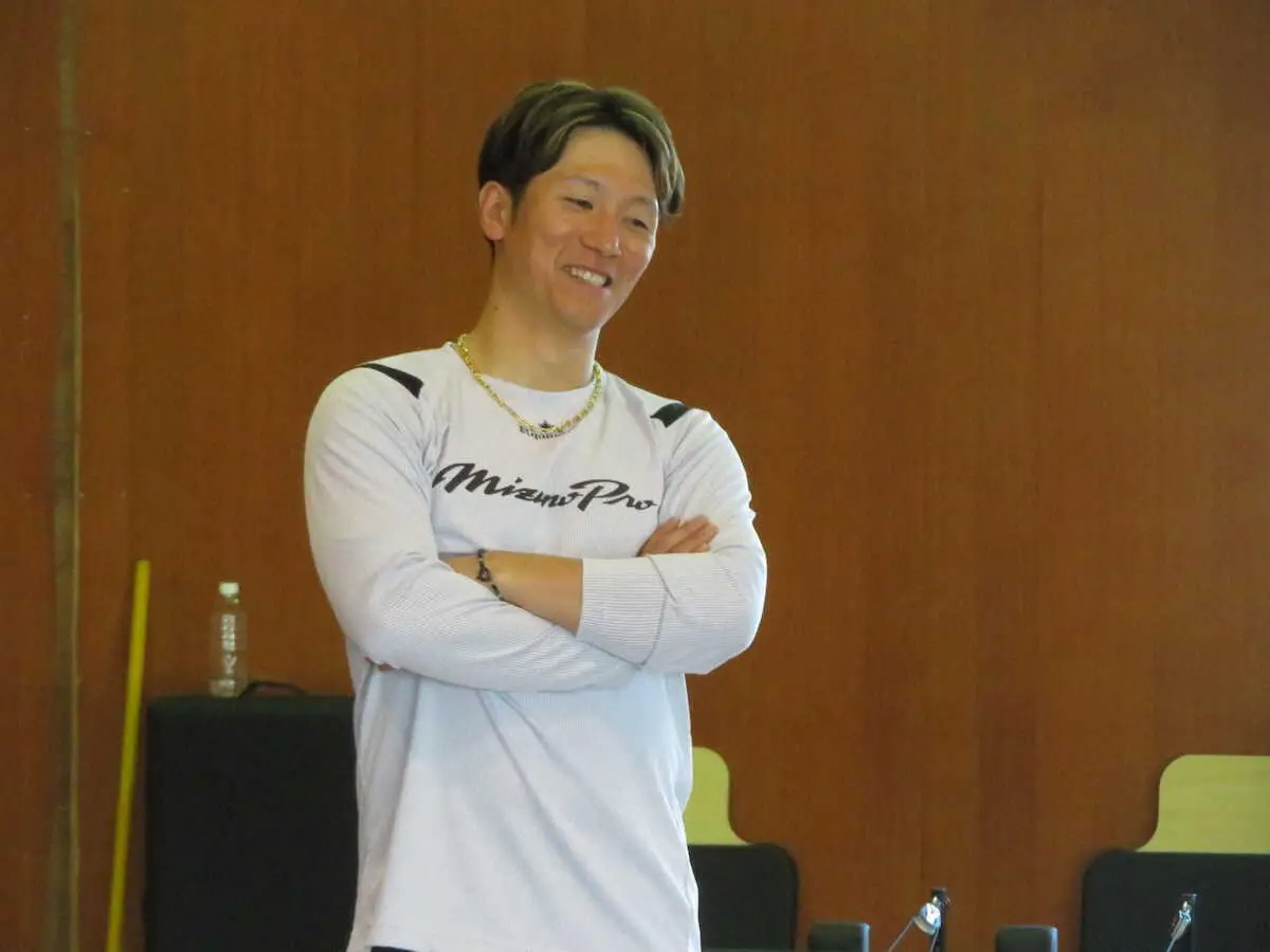 【画像・写真】FAでオリックス移籍の西川が自主トレ　19年から参加の“近藤塾”「少しでもコンさんに近づけるように」