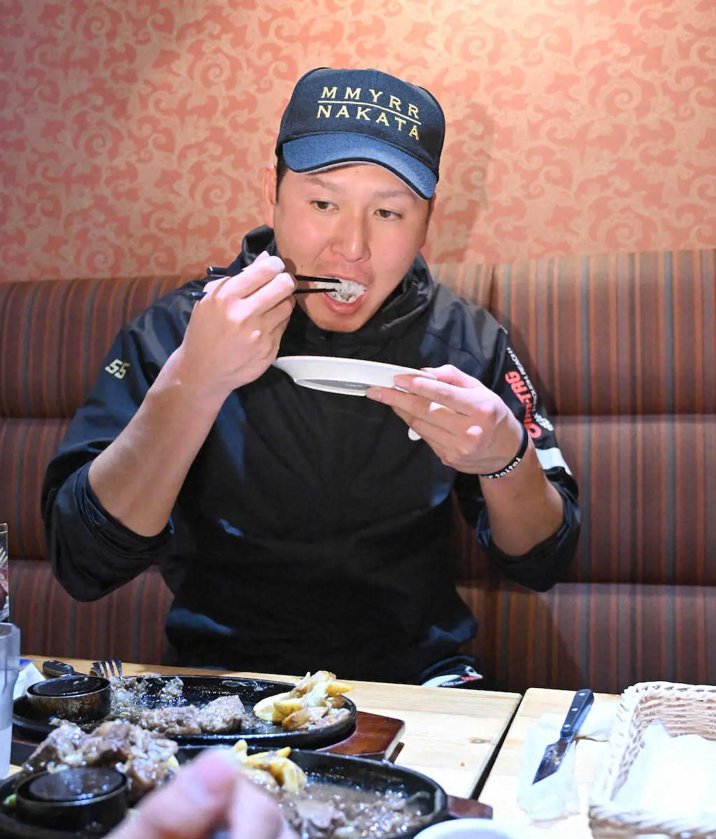 【画像・写真】巨人・秋広　気合の丸刈り！110キロボディーで外野手争い制す　体重5キロ増でキャンプインへ