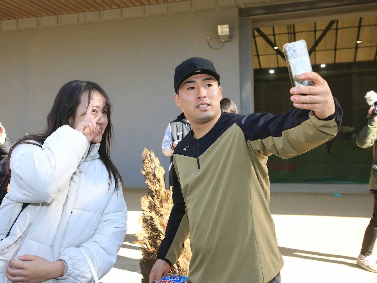 【画像・写真】巨人・浅野翔吾　ドジャースの帽子で意気込み「戦力として阿部監督に見てもらえるように」腰の状態も語る