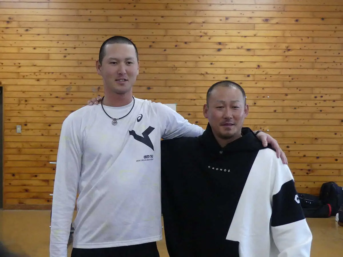 【画像・写真】自主トレを公開した巨人・秋広（左）と中日・中田は丸刈り姿を披露