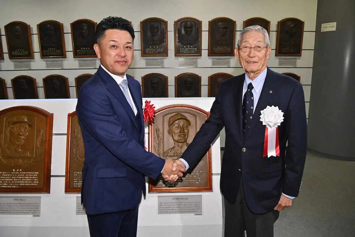 【画像・写真】DeNA・三浦監督　谷繁氏殿堂入り祝福「配球の面白さ教えていただいた」プロ1年目から10年バッテリー