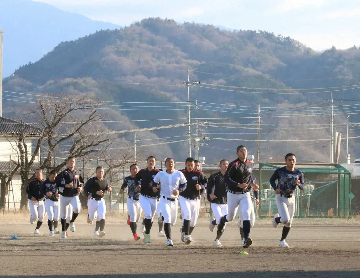 【画像・写真】日本航空石川が山梨で再始動「一生懸命の先に何かを」寝床はダンボール、避難先で吉報待つ