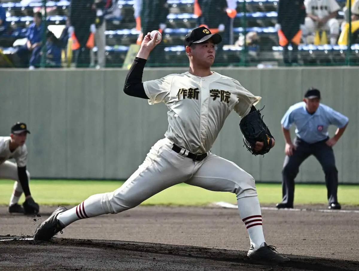 【画像・写真】昨秋の関東大会・帝京三戦で力投する作新学院のエース小川哲平