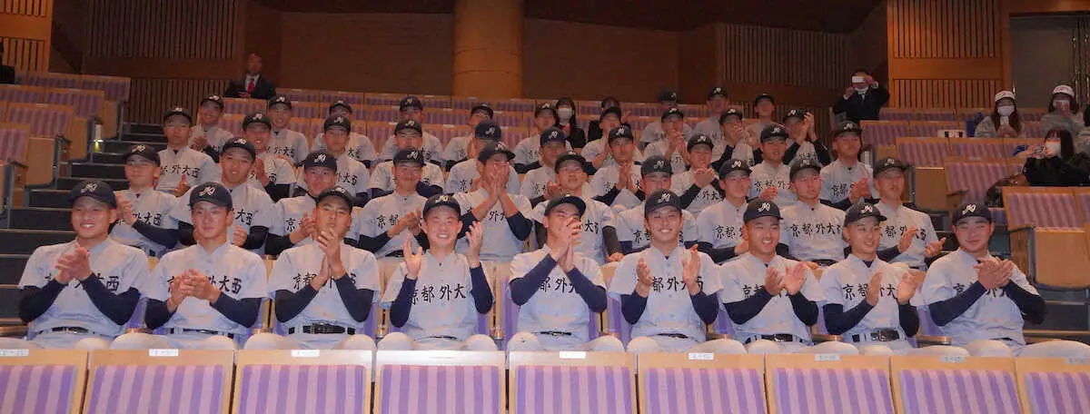 【画像・写真】【センバツ】京都外大西、中日・大野雄大以来の18年ぶり春切符　上羽監督「喜び方を忘れて…」