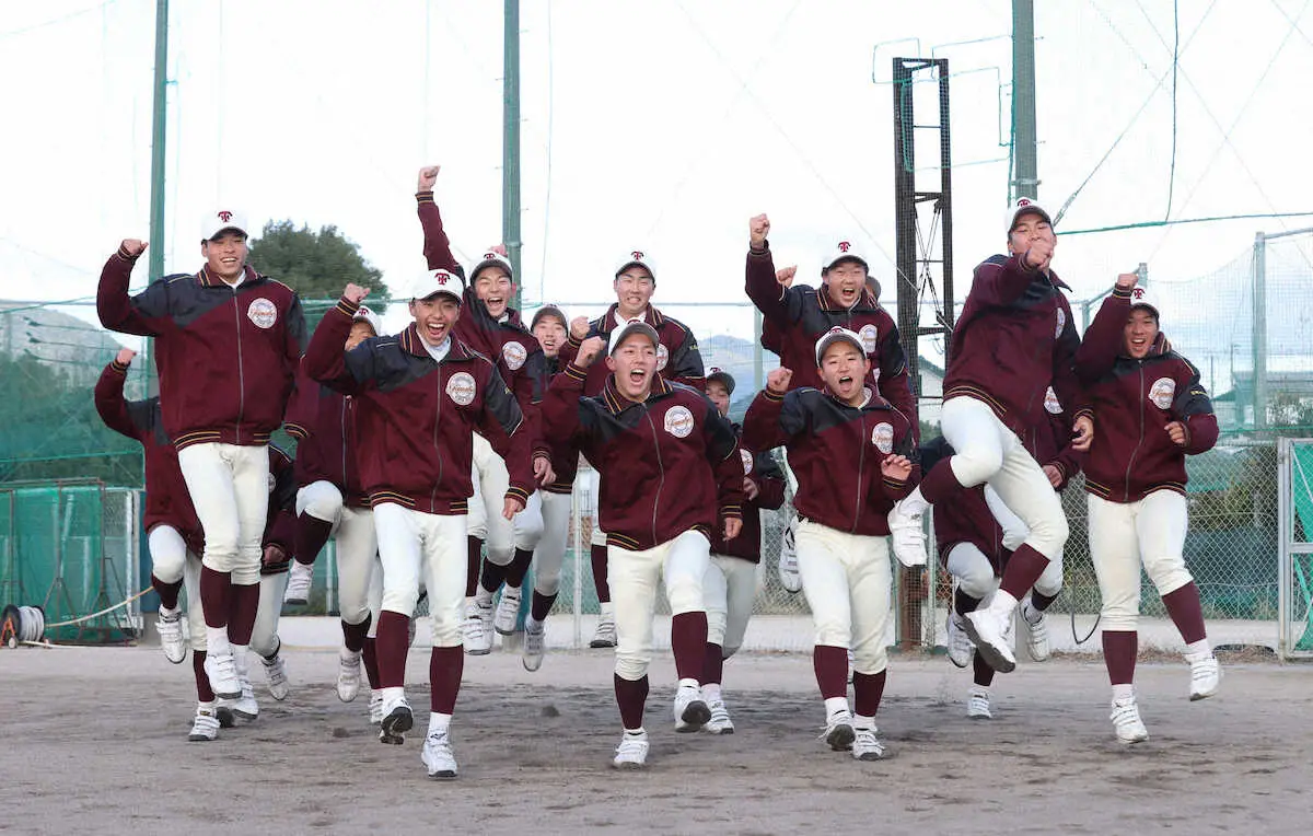 【画像・写真】【センバツ】和歌山・田辺　実に76年ぶりの選抜切符　田中監督はうれし涙「難しいかなと…夢のよう」