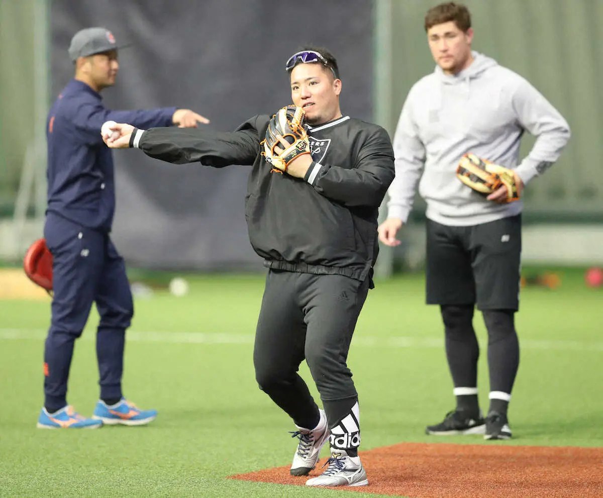 【画像・写真】ソフトB・山川が自主トレを公開　「僕はホームランを打つことが一番」と抱負を語る