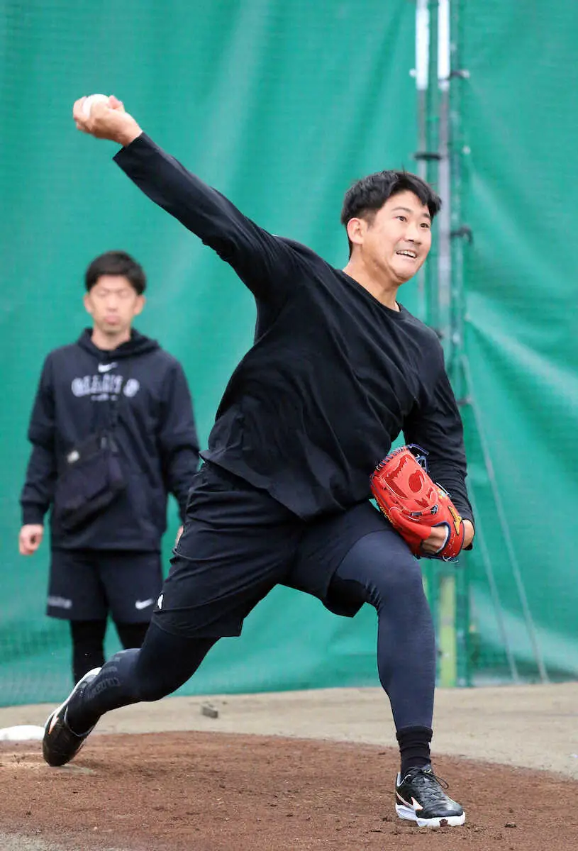 【画像・写真】巨人合同自主トレ開始　菅野がブルペン一番乗り　岡本和はド派手ウエアでハツラツプレー