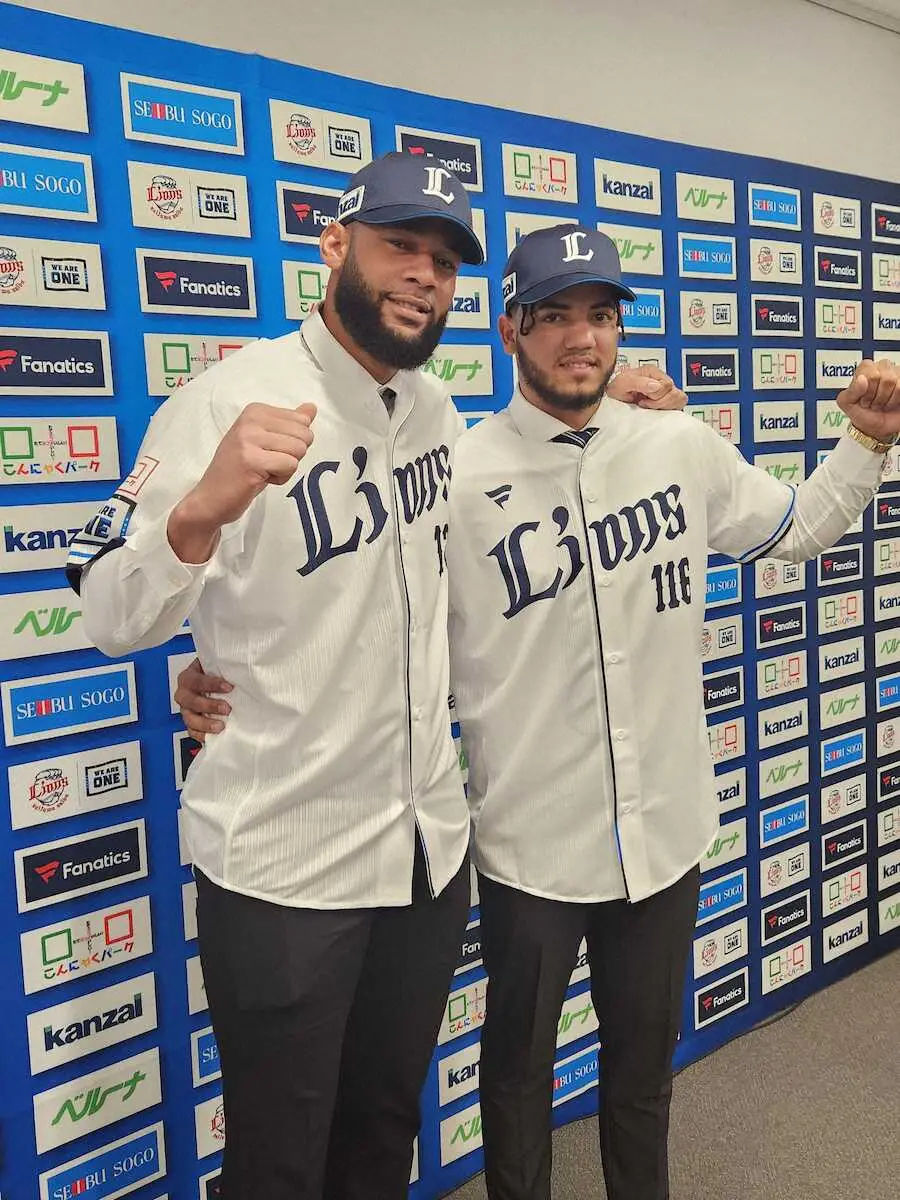 【画像・写真】西武　育成助っ人のロペス、ガルシアが入団会見　ガルシアは両打ち　渡辺GM「イメージはデストラーデ」