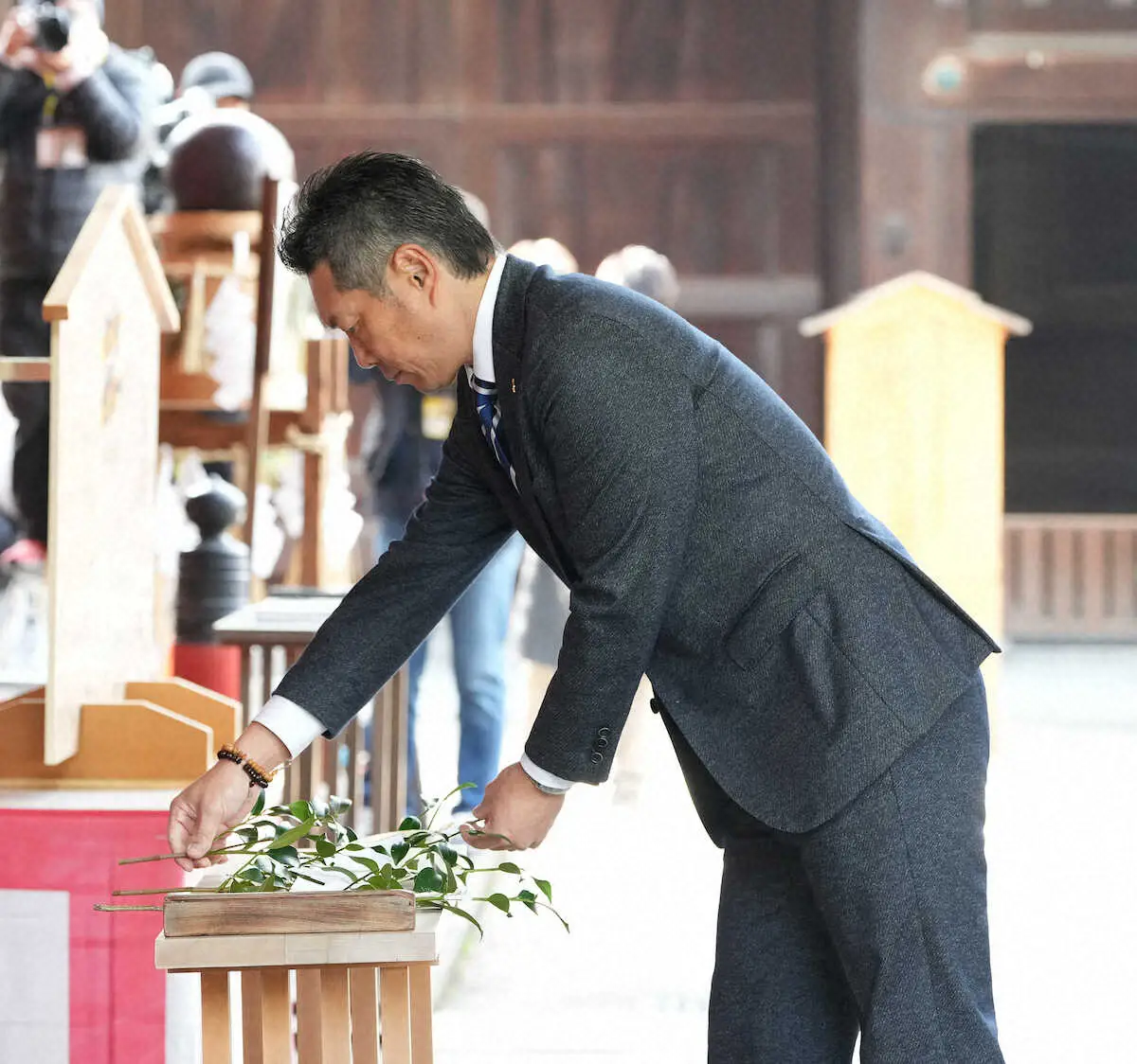 【画像・写真】ソフトBが恒例の筥崎宮で必勝祈願　小久保監督「身が引き締まる思いです」