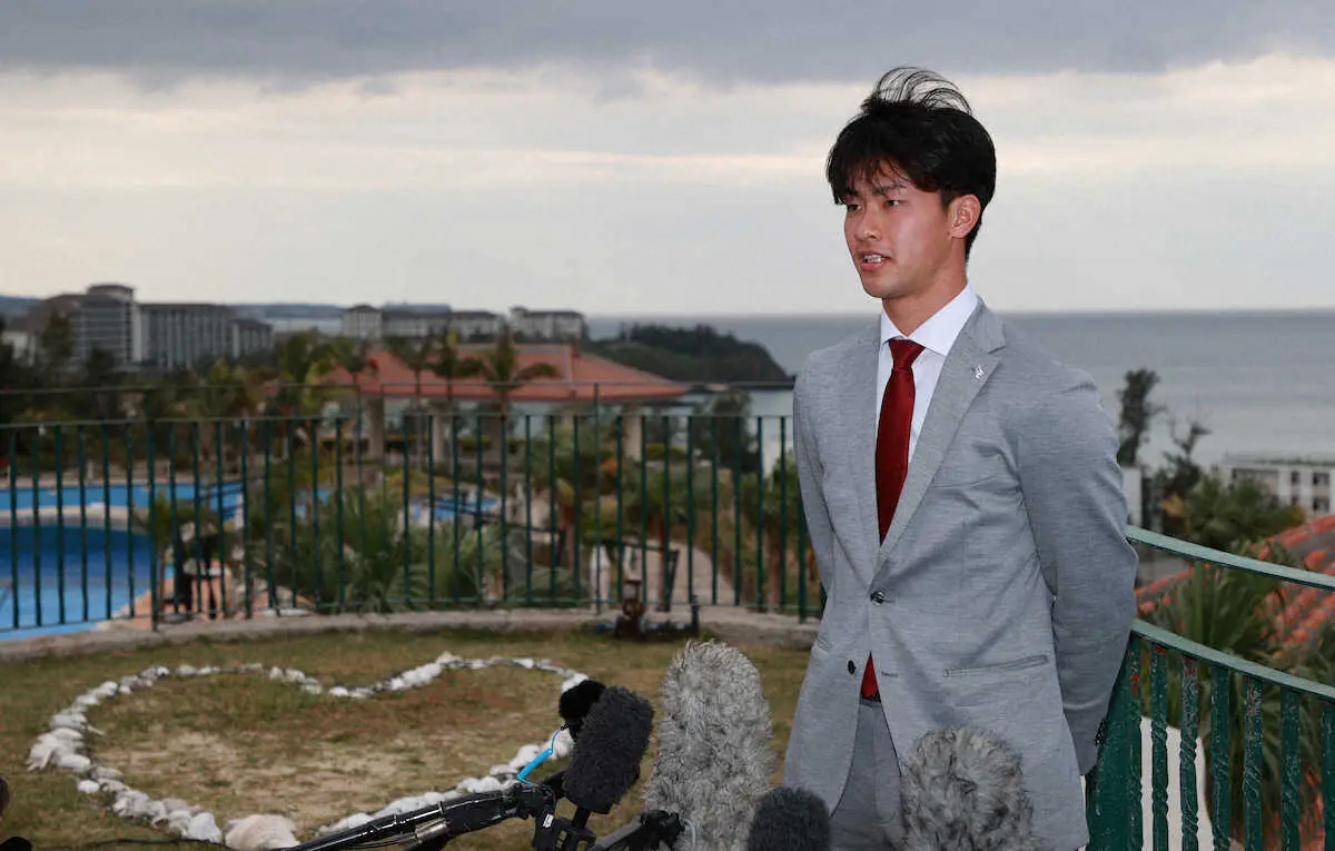 【画像・写真】楽天ドラフト1位の古謝樹が父の故郷沖縄入り「野球で来ることは初めて。また新たな気持ち」